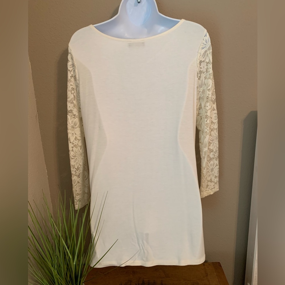 Papermoon cream colored blouse. Size M. - Picture 2 of 6